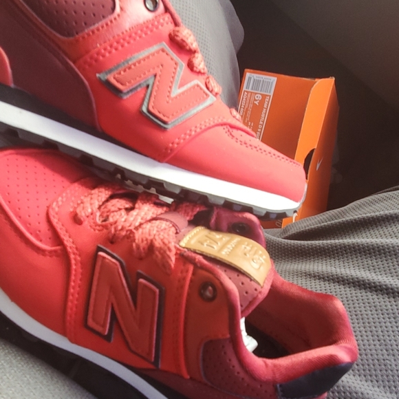 New balance kid size - Picture 2 of 4